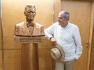 V 8. etáži lidé narazí na bustu Jana Antonína Bati od sochaře Radima Hankeho.